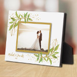 Trouwfoto staande ezel achterkant frameloos fotota fotoplaat<br><div class="desc">Een tafelplaque met een ingebouwde ezel toont uw favoriete foto, geaccentueerd met prachtige waterverf groene en gouden bladeren en stippen. Ideaal als cadeau of om uw favoriete foto in uw eigen huis te tonen. Uw afbeeldingskleuren worden rechtstreeks op het paneel aangebracht voor een scherp beeld met een oppervlak dat gemakkelijk...</div>