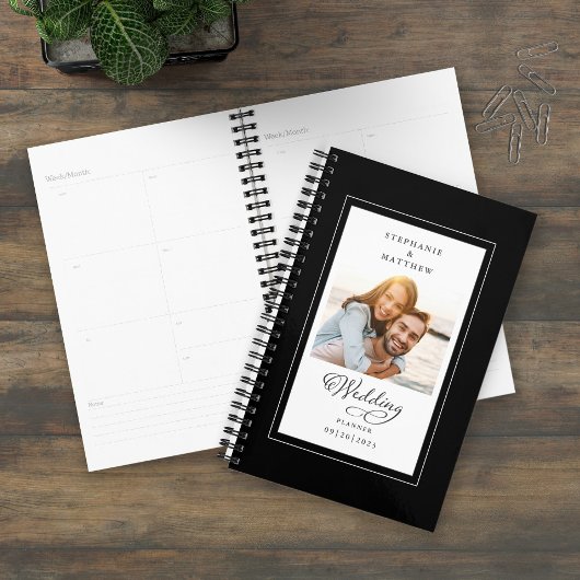 Trouwfoto zwart-wit elegante script lettertype planner