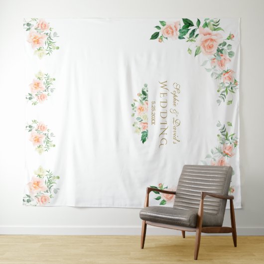 Trouwfotobooth met roze bloemen als accessoire wandkleed (In Situ (horizontaal))