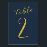 Trouwgoud glitter marine elegant tafelnummer<br><div class="desc">Faux gouden folie formele kalligrafie script bruiloft receptie tafel kaart. De marineblauwe achtergrondkleur is bewerkbaar. U kunt deze wijzigen nadat u op de knop PERSONALISEREN hebt gedrukt. U vindt het hele scala aan nummers ( 1 - 50) hier: http://bit.ly/2sLMaFh Als u hulp nodig heeft, neem dan contact met mij op...</div>