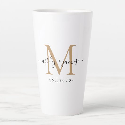 Trouwgoud Monogram Namen Jaar EST Latte Mok (Voorkant)