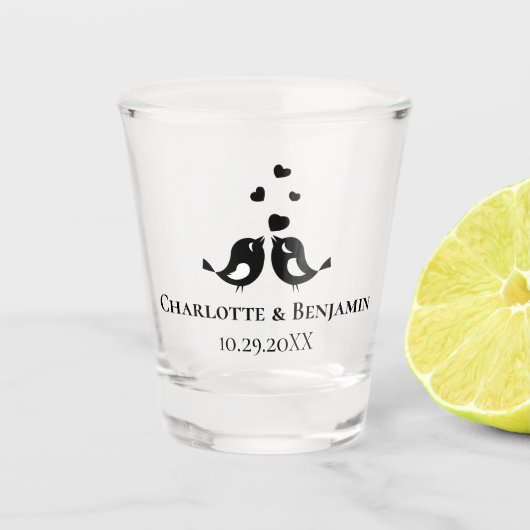 Trouwgunsten met monogram in het zwart shot glas (Voorkant)
