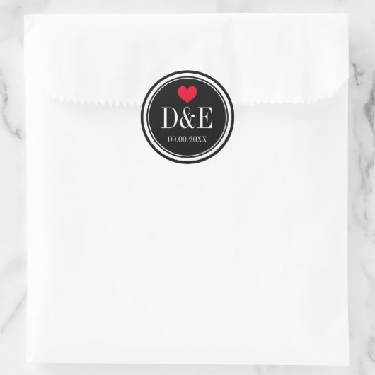 Trouwgunststickers met monogram en rode hart ronde sticker (Tas)