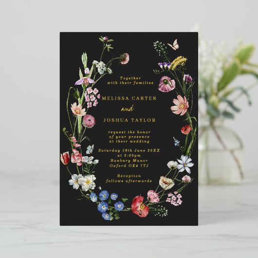 Trouwjurk met Hollandse bloemen & vlinders in goud Folie Uitnodiging (Staand Voorkant)