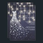 Trouwjurk Navy Chalkboard Winter Vrijgezellenfeest Kaart<br><div class="desc">Witte glanzende diamanten trouwjurk op een donkere middernacht marine blauwe krijtbord achtergrond met verticale snaren van twinkle lichten maken van een eenvoudige moderne elegante winter nacht bruids douche uitnodiging.</div>