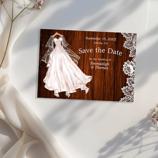 Trouwjurk Save the Date Rustieke Houten Kant