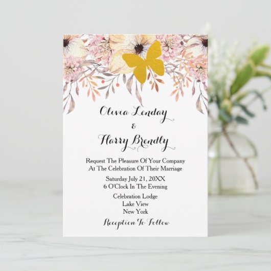 Trouwkaart met blozende bloemen en gouden vlinder kaart (Staand voorkant)