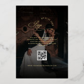 Trouwkaart met donkere vervaagde foto en QR-code i Folie Uitnodiging (Achterkant)