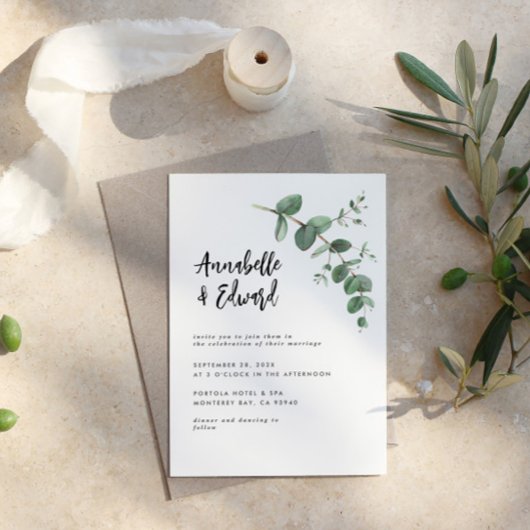 Trouwkaart met eucalyptusdetails en uitnodiging vo flyer