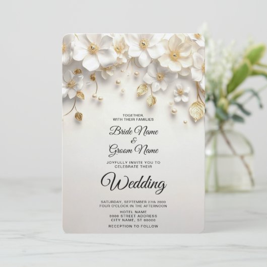 Trouwkaart met ivoorwitte bloemen en gouden blader kaart (Staand voorkant)