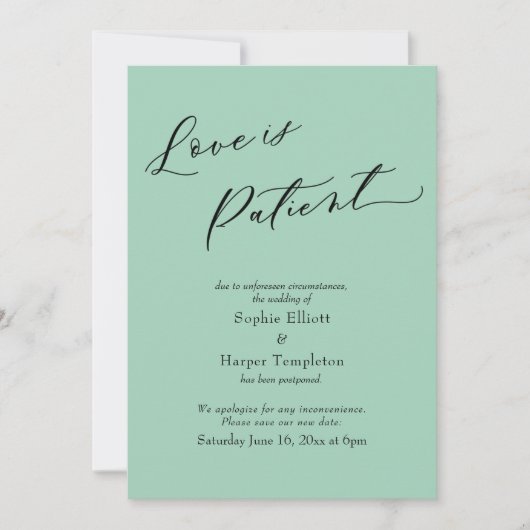 Trouwkaart met lichtgroene achtergrond en uitgeste kaart (Voorkant)