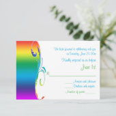 Trouwkaart met regenboogkleuren en oprolbare tekst RSVP kaartje (Staand voorkant)