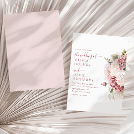 Trouwkaart met stoffige roos hydrangea bloemstuk kaart