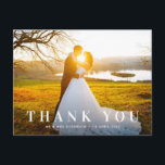 trouwkaart met witte tekst bedankkaart briefkaart<br><div class="desc">Waardeer uw trouwe gasten met deze elegante en gepersonaliseerde trouw bedankkaart. Deze kaart heeft een mooi fotokaart ontwerp en een hartelijke boodschap die u kunt aanpassen met uw namen en trouwdatum. Of u nu uw gasten wilt bedanken voor hun aanwezigheid op uw trouwdag, het sturen van een cadeau of deel...</div>