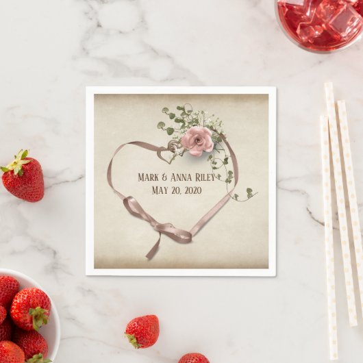 trouwlinthart met ringen en roos servet (Insitu)