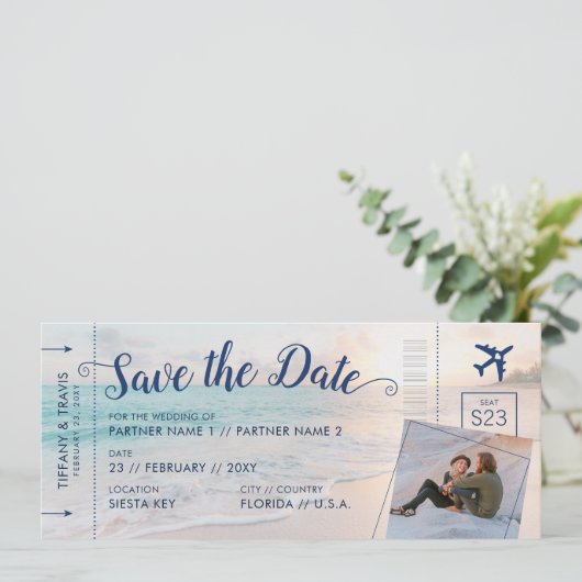 Trouwlocatie aan het strand Prijsvliegticket Foto Save The Date (Staand voorkant)