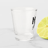 Trouwmonogram Eenvoudig Zwart Slash Mod Typografie Shot Glas (Links)