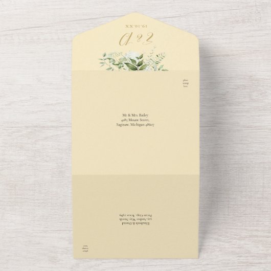 Trouwmonogram met boterbloemgeel en gouden bloemmo all in one uitnodiging (Buitenkant)