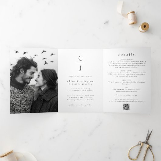 Trouwmonogram Modern Zwart Wit Foto QR-code Drieluik Uitnodiging (Binnen)