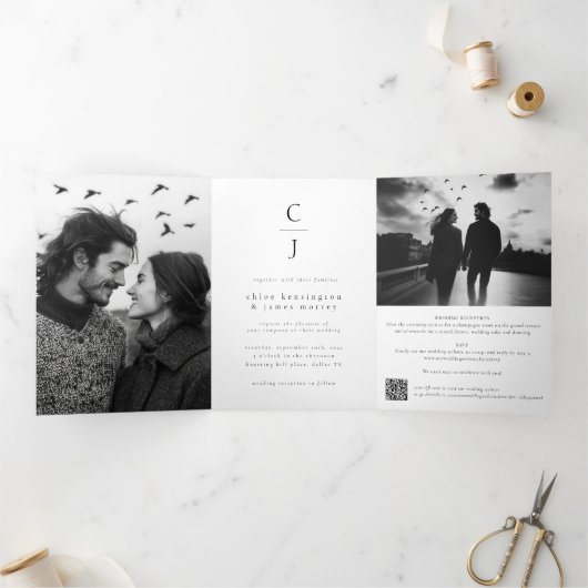 Trouwmonogram Modern Zwart Wit Foto QR-code Drieluik Uitnodiging (Binnen)