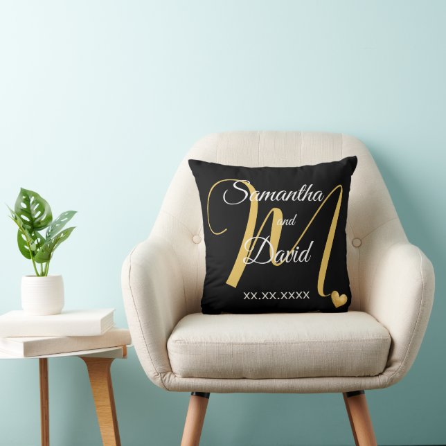 Trouwmonogramontwerp met namen en datum kussen (Stoel)