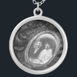 Trouwmonument hield van één foto charme zilver vergulden ketting<br><div class="desc">// Nota: de foto die wordt gebruikt is een placeholder slechts afbeelding. U zult met uw eigen foto moeten vervangen alvorens opdracht te geven tot/druk uit. Neem contact met me op als je hulp nodig hebt.</div>