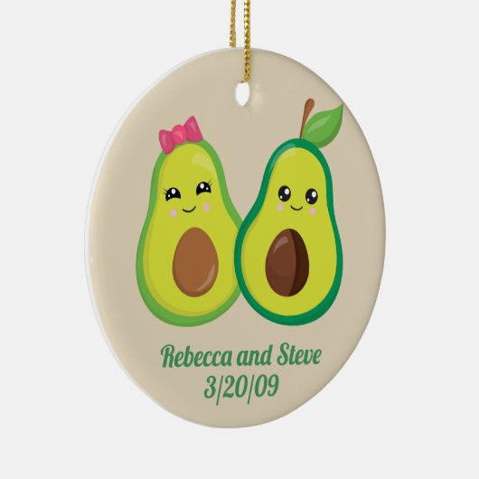 Trouwpaar Avocado Schattige Jubileum Keramisch Ornament (Rechts)