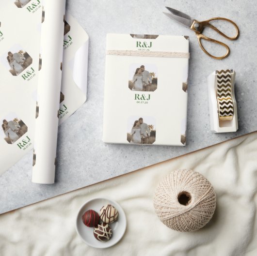 Trouwpaar Voeg foto toe Groen Monogram Cadeaupapier (Crafts)