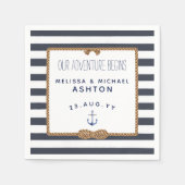 Trouwringen met marineblauwe en witte strepen en o servet (Voorkant)