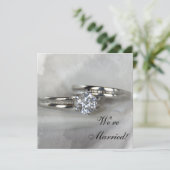 Trouwringen op Grijs Net Getrouwd Aankondiging (Staand voorkant)