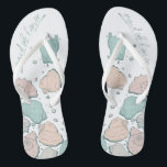 TROUWSCHOENEN | Modern Seashells Coral blauwgroen Teenslippers<br><div class="desc">Schattige koraal en blauwgroen zeeschelpontwerp. Handgeschreven kalligrafie die zegt bruidsmeisje - perfect voor de meid van eer te draag op het strand voor haar bestie's huwelijksceremonie. Ontwerp gemaakt voor TheBarefootBride™ door © WhimsicalArtwork™. Dit maakt deel uit van een bruiloft briefpapier suite collectie met bijpassende bruiloft accessoires ook baby shower en...</div>
