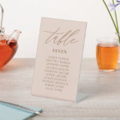 Trouwstoelindeling Tafelnummer Blush en Goud Reclamebord Met Voetstuk (Insitu)