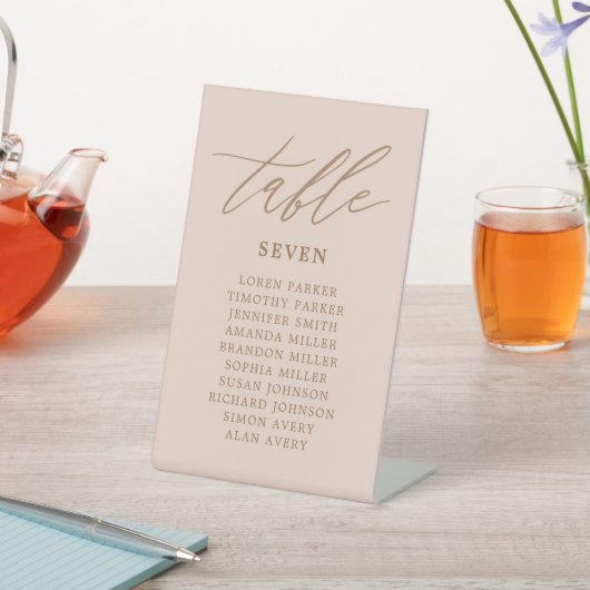 Trouwstoelindeling Tafelnummer Blush en Goud Reclamebord Met Voetstuk (Insitu)