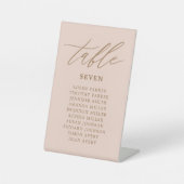 Trouwstoelindeling Tafelnummer Blush en Goud Reclamebord Met Voetstuk (Voorkant)