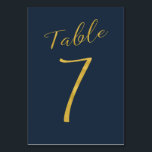 Trouwtafel nummer goud glitter marine elegant kaart<br><div class="desc">Faux gouden folie formele kalligrafie script bruiloft receptie tafel kaart. De marineblauwe achtergrondkleur is bewerkbaar. U kunt deze wijzigen nadat u op de knop PERSONALISEREN hebt gedrukt. U kunt het hele bereik van nummers (1 - 50) hier vinden: http://bit.ly/2sLMaFh Als u hulp nodig hebt, neem dan contact met mij op...</div>