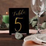 Trouwtafel nummer gouden glitter zwart elegant kaart<br><div class="desc">Faux gouden folie formele kalligrafie script bruiloft receptie tafel kaart. De zwarte achtergrondkleur kan worden bewerkt. U kunt deze wijzigen nadat u op de knop AANPASSEN hebt gedrukt. U vindt het hele scala aan nummers (1 - 50) hier: http://bit.ly/2sLMaFh Als u hulp nodig heeft, neem dan contact met mij op...</div>