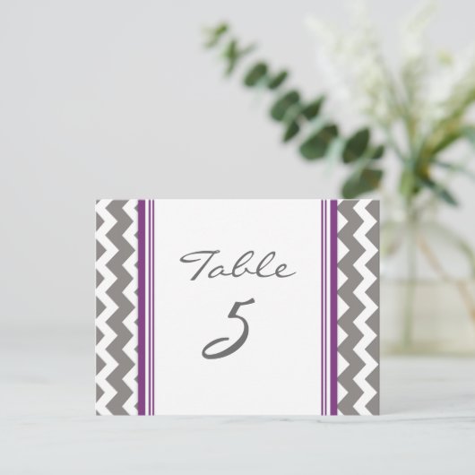 Trouwtafel Nummer Kaarten Grijs Paarse Chevron (Staand voorkant)