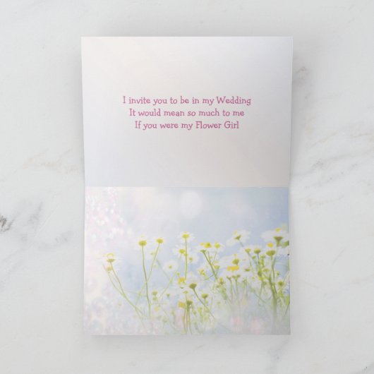 Trouwuitnodiging, Bloemenmeisje, roze Gerbera Kaar (Binnen)