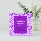 Trouwuitnodiging met paarse harten kaart (Staand voorkant)