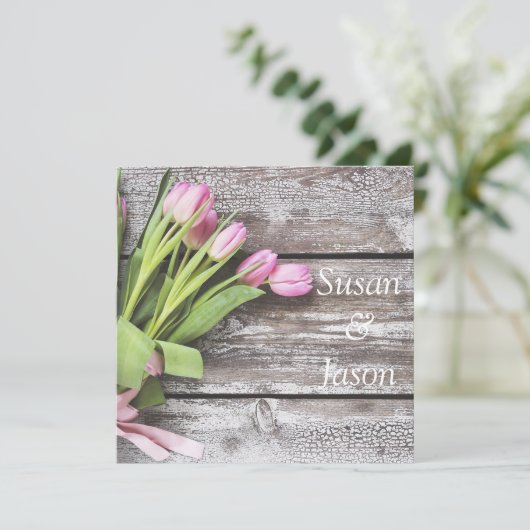 Trouwuitnodiging - Roze Tulpen & Hout Kaart (Staand voorkant)