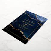 Trouwuitnodiging van Navy Blauw en Goud Agaat Foli Folie Uitnodiging (Gedraaid)