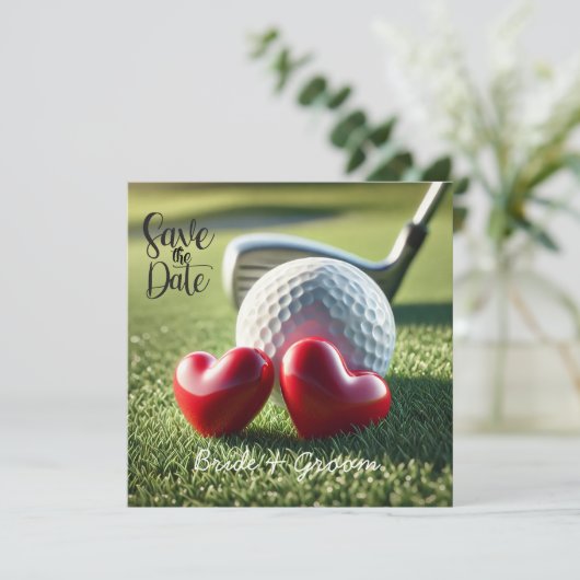 Trouwuitnodiging voor golfer met golfbal op green save the date (Staand voorkant)