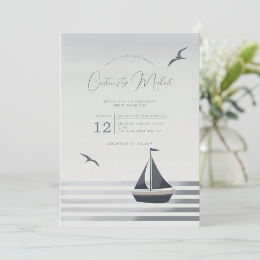 Trouwuitnodiging voor zeilboot aan de kust kaart (Staand voorkant)