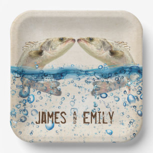 Trouwvis in water papieren bordje
