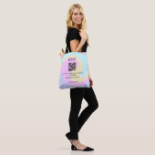 Trouwwebsite RSVP Q R code voeg naamtekst toe Tote Bag (Op model)