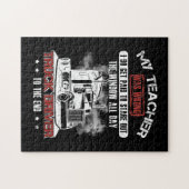 Truck Driver haalt betaalde stallen uit het venste Legpuzzel (Horizontaal)