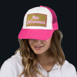 Trucker Hat Trucker Pet<br><div class="desc">Show je koel met het pet van deze roze vrachtwagenchauffeur met faux goudglitter die "pure waanzin" leest. Het is geweldig voor 'slechte haar' dagen. Pas het aan om de woorden te laten lezen wat u wilt.</div>