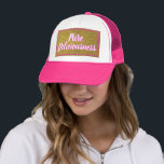 Trucker Hat Trucker Pet<br><div class="desc">Show je koel met het pet van deze roze vrachtwagenchauffeur met faux goudglitter die "pure waanzin" leest. Het is geweldig voor 'slechte haar' dagen. Pas het aan om de woorden te laten lezen wat u wilt.</div>
