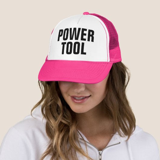 Trucker Hat van Power Tool Trucker Pet (In situ)