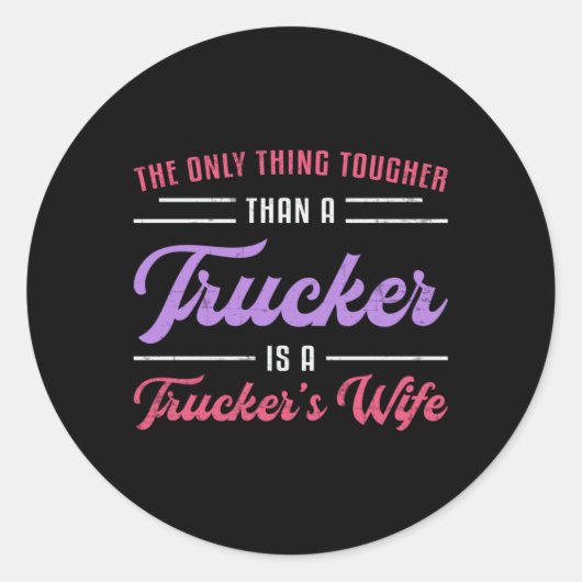 Truckers vrouw harder dan een vrachtwagen grappig ronde sticker (Voorkant)